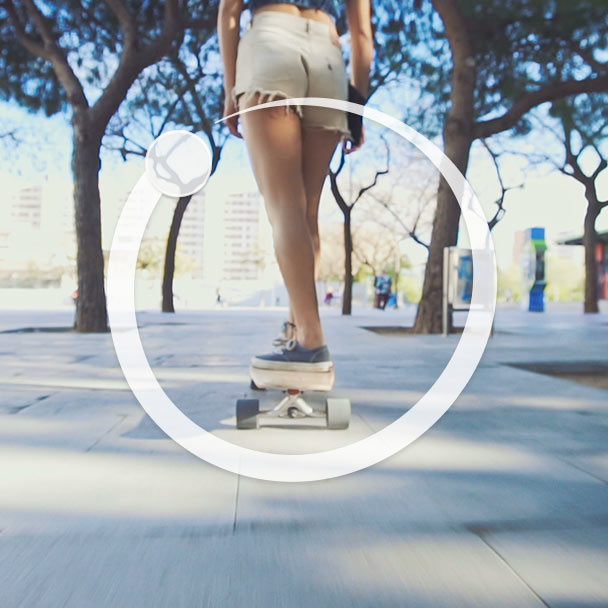 Zoom and Follow feature of the View 2 displayed by a focus on a girl skating